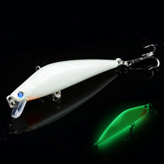 1 pcs 3d noite luminosa isca de pesca 8cm 8g baixo minnow iscas com pilhas de tripletes artificiais hard crankbaits pike carpa pesca tackle